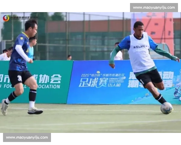 银杏杯燃动蓉城!2025 成都社区足球总决赛开幕