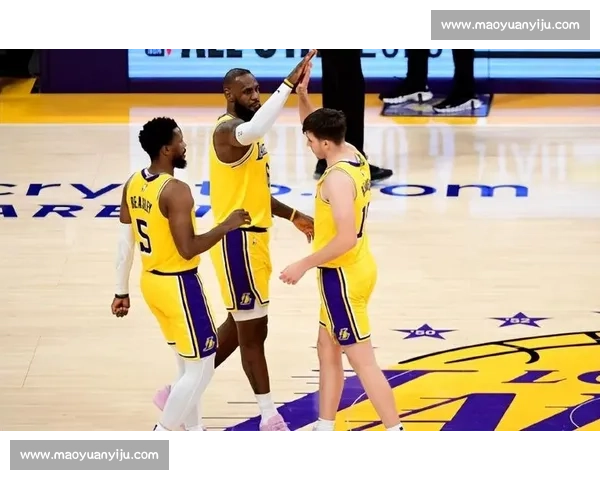 詹眉联手掌控节奏湖人力克热火终结胶着东西强强对话含金量十足